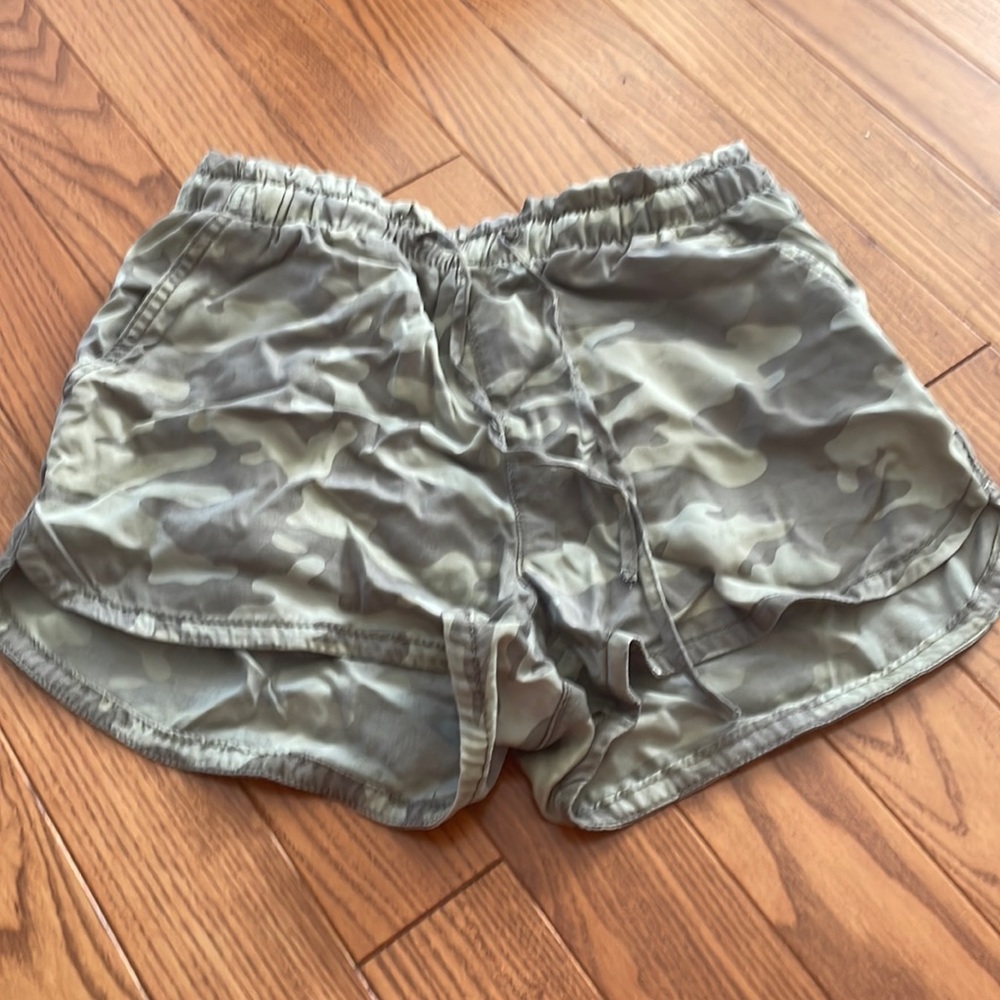 American Eagle AE vacation pull-on camp shorts